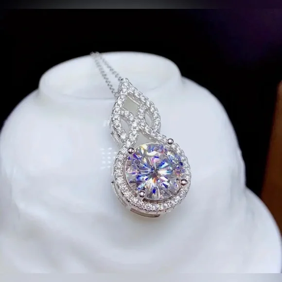 Elegant 3 Carat Moissanite Pendant Necklace - Picture 3 of 6